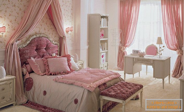 La habitación de los niños para una niña en el estilo de Provence-country barbie.
