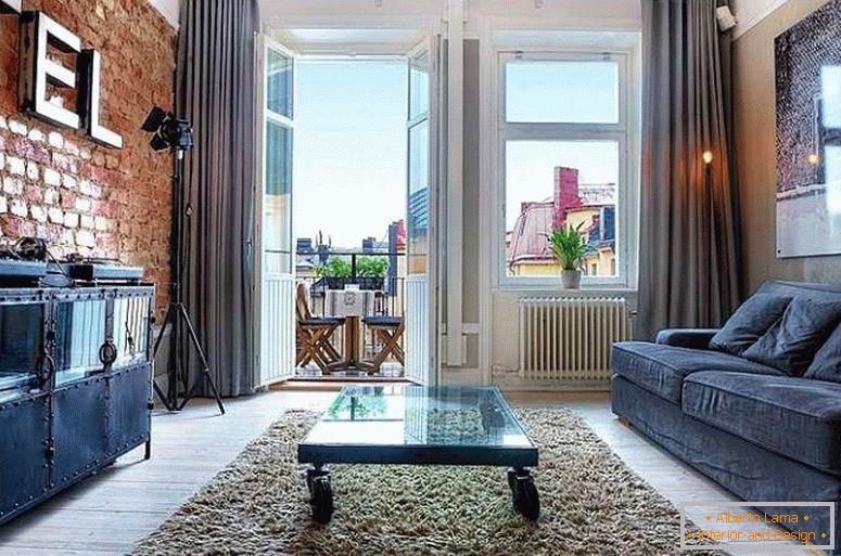 Elegante sala de estar de un pequeño apartamento en Suecia