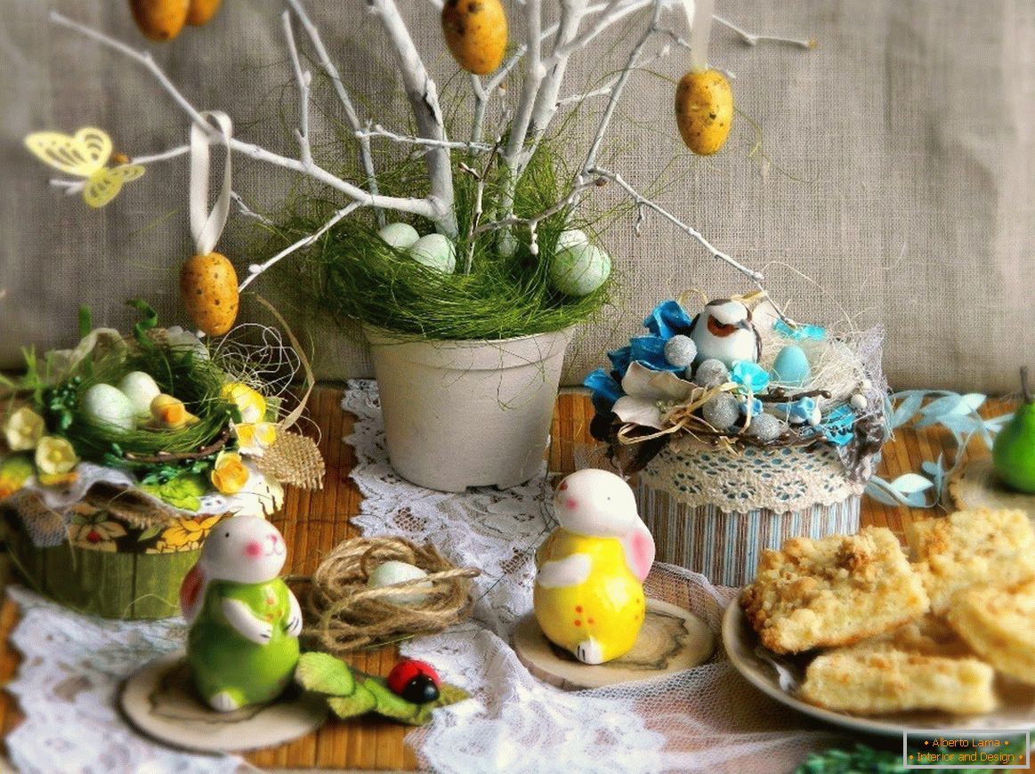 Liebre de Pascua sobre la mesa