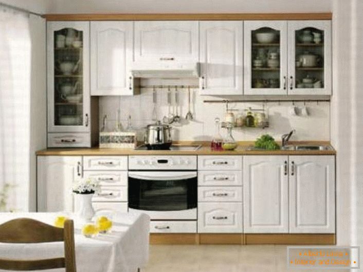 Un diseño de cocina simple y modesto en el estilo escandinavo es un excelente ejemplo de decoración elegante.