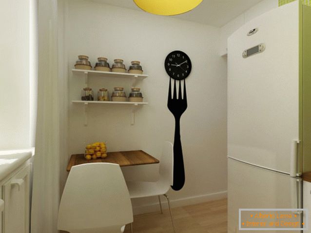 Reloj original en la cocina de un apartamento de dos habitaciones en Rusia