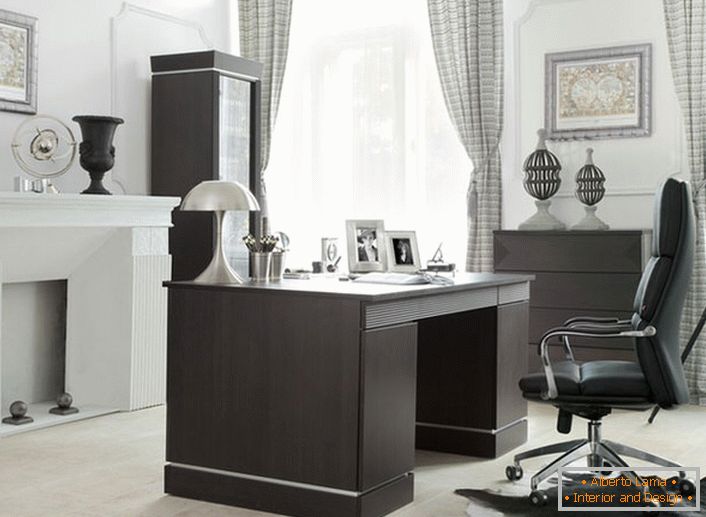 El diseñador de muebles está interesado en trabajar en proyectos de estilo Art Nouveau. La tarea principal es combinar las características del estilo con muebles cómodos y ergonómicos.
