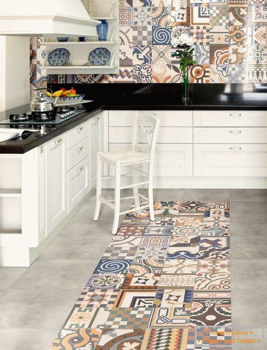 керамическая azulejos de cocina en el piso