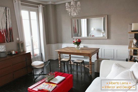 Sala de estar de un pequeño apartamento en París