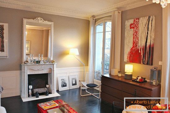 Sala de estar de un pequeño apartamento en París