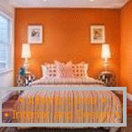 El dormitorio в оранжевых тонах