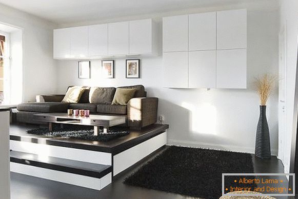 Sala de estar moderna en un estilo simple