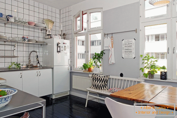 La cocina de un pequeño apartamento en Estocolmo