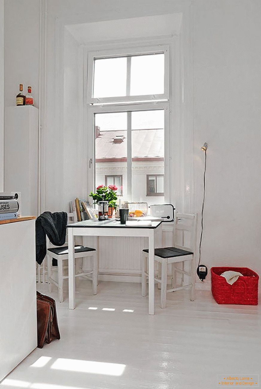 Color blanco en el diseño de un pequeño apartamento