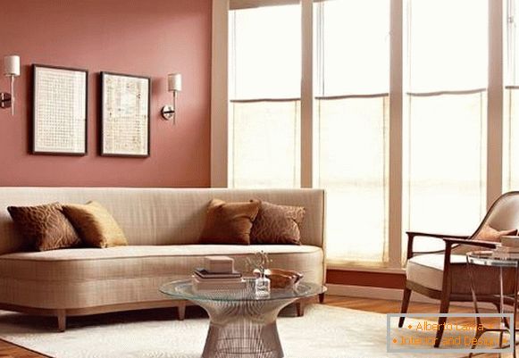 Arreglo de muebles de Feng Shui en la sala de estar roja