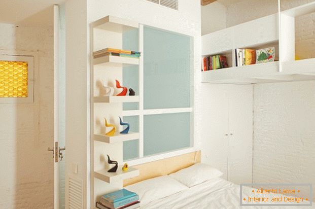 Proyecto de mini apartamento: ladrillo blanco en la decoración del dormitorio