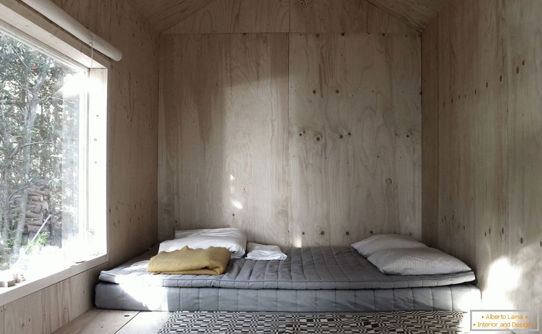 Спальня мини-дома Cabina Ermitage в Швеции