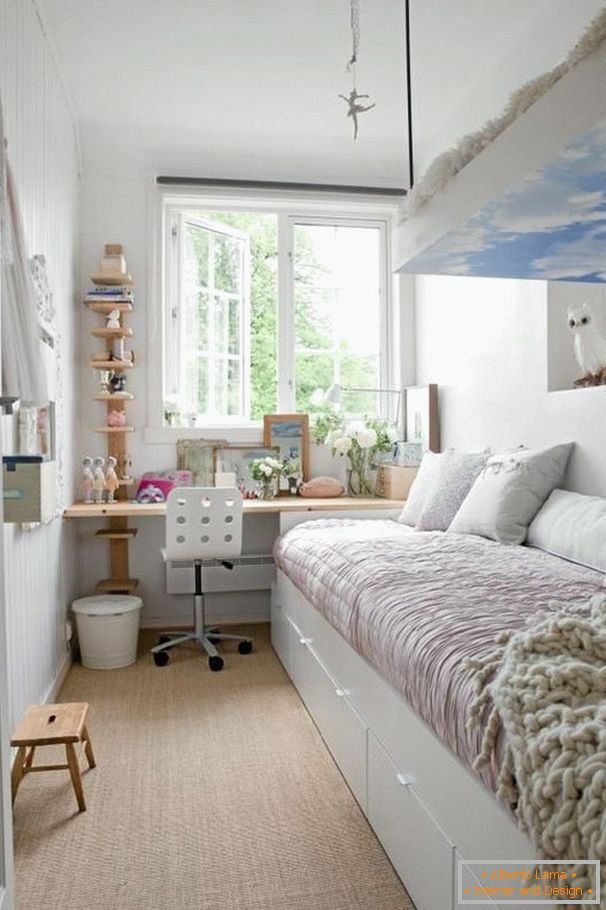 Dormitorio estrecho en color blanco