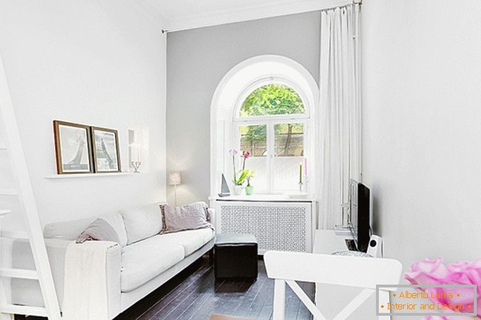 El interior del apartamento es de 17 metros cuadrados en el minimalismo escandinavo