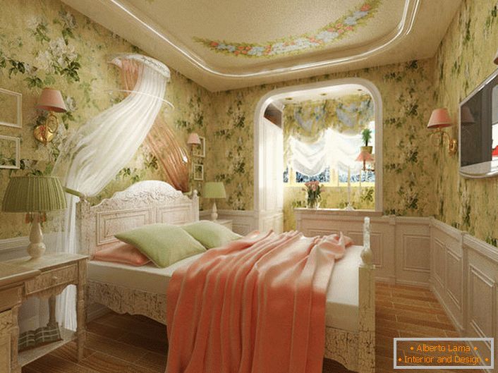Dormitorio en el estilo francés para una joven dama. La intención de diseño inusual es notable para la decoración de paredes con un estampado floral.