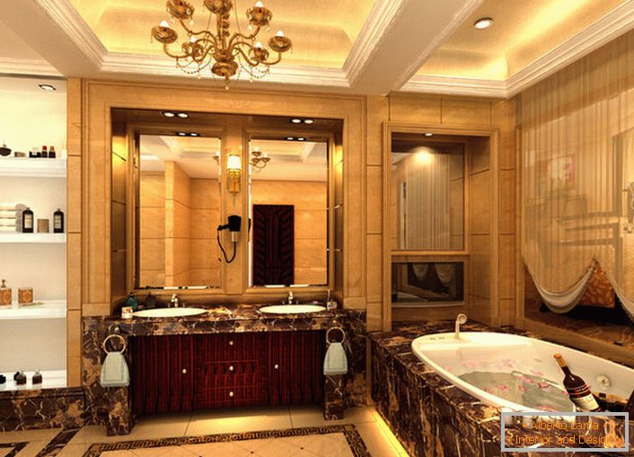 Un gran baño en el estilo Empire está artísticamente decorado con pequeños detalles decorativos. De acuerdo con los requisitos del estilo, se seleccionan bastidores de toallas, lámparas de pared, una cortina de tela clara en la ventana.