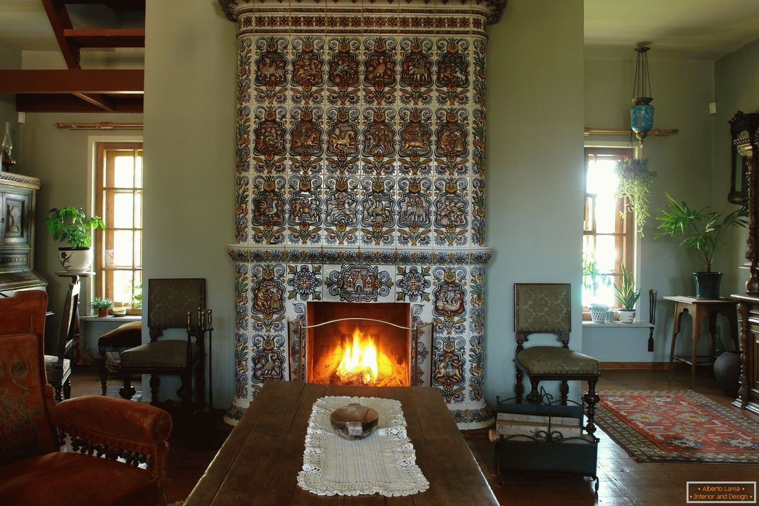 Estufa de chimenea decorada con azulejos