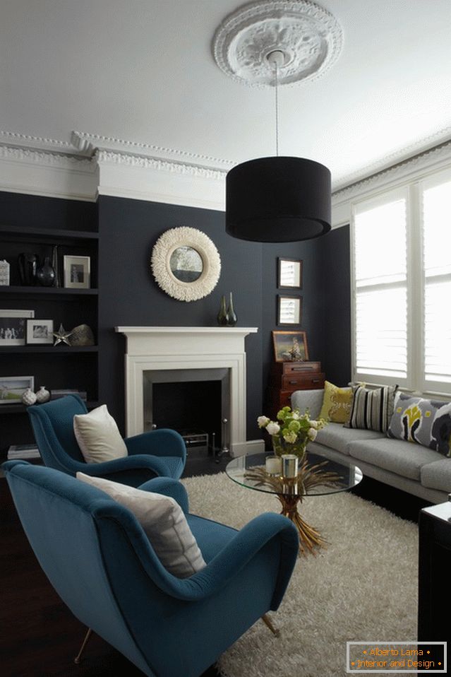 Color negro en el interior de la sala de estar moderna