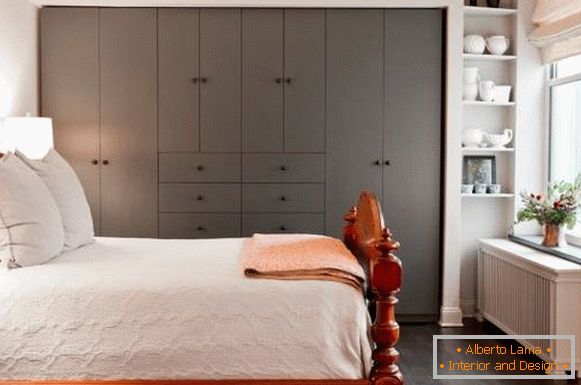 Un armario simple para un dormitorio en color gris