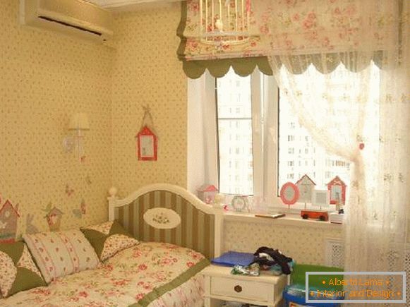 persianas romanas en una habitación infantil para una niña, foto 16
