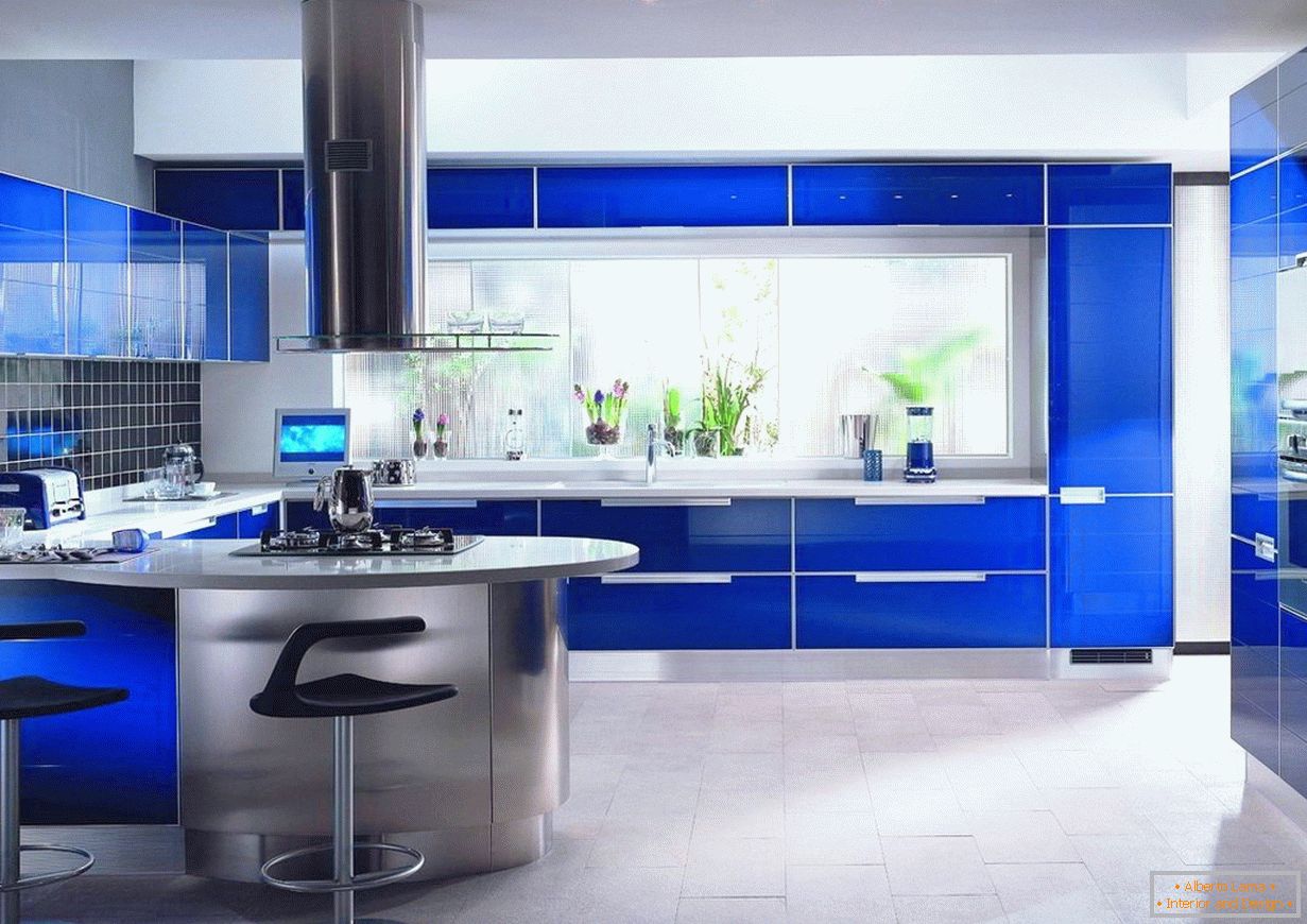 Fachadas de la cocina en azul