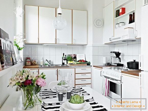 Cocina con comedor en color blanco