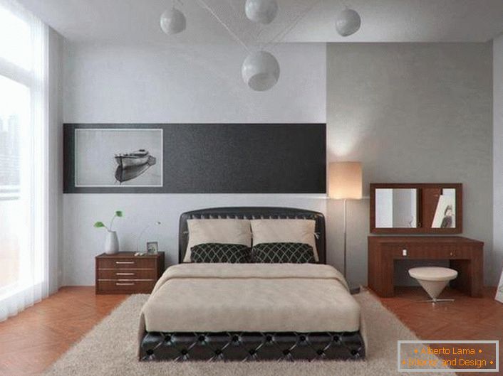 Dormitorio brillante en estilo de alta tecnología en un apartamento de la ciudad. Interesante diseño de la araña.