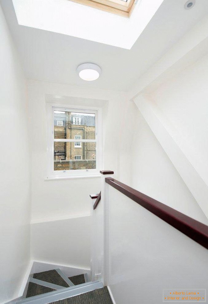 Escalera en una casa victoriana de cuatro pisos en Pimlico