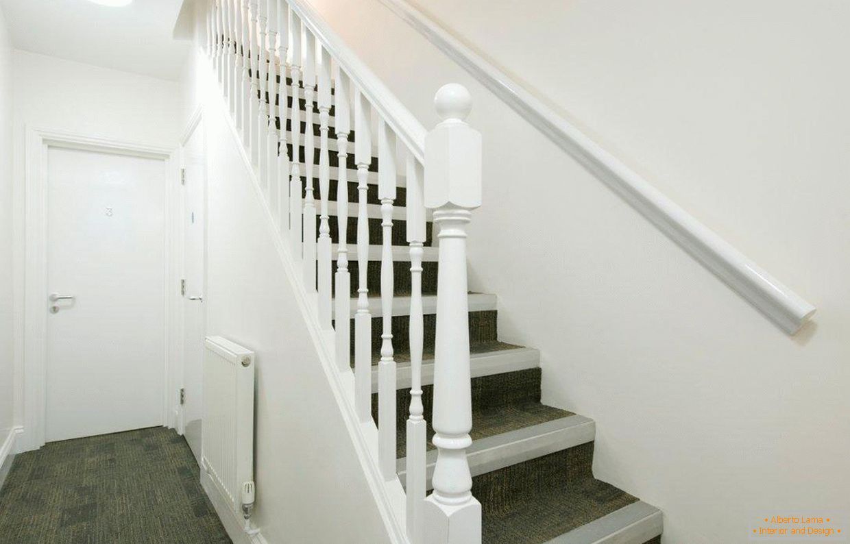 Escalera en una casa victoriana de cuatro pisos en Pimlico