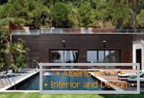 Arquitectura moderna: una casa privada elegante en la costa mediterránea en España