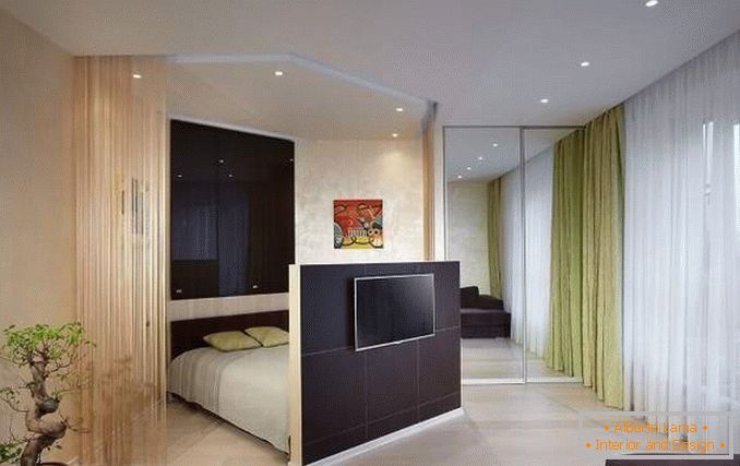 El diseño del apartamento de dos habitaciones para la familia con el niño - el interior del dormitorio del salón