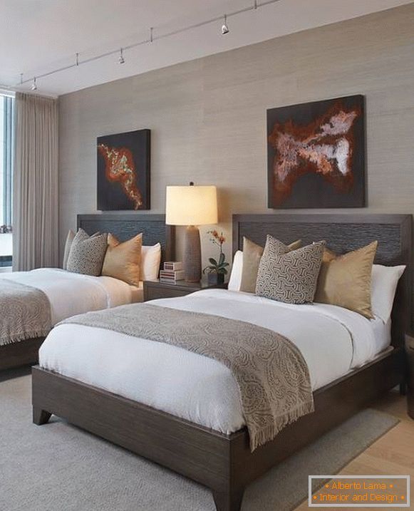 Dormitorio en estilo moderno con dos camas