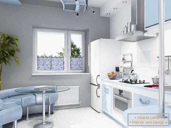 Interior de una pequeña cocina en una casa privada - un diseño en tonos blancos y azules