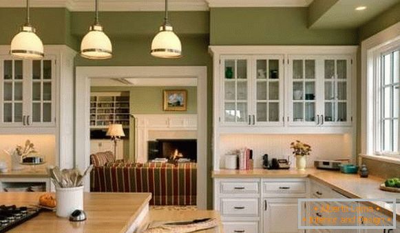 Diseño e interior cocina en una casa privada en tonos verdes