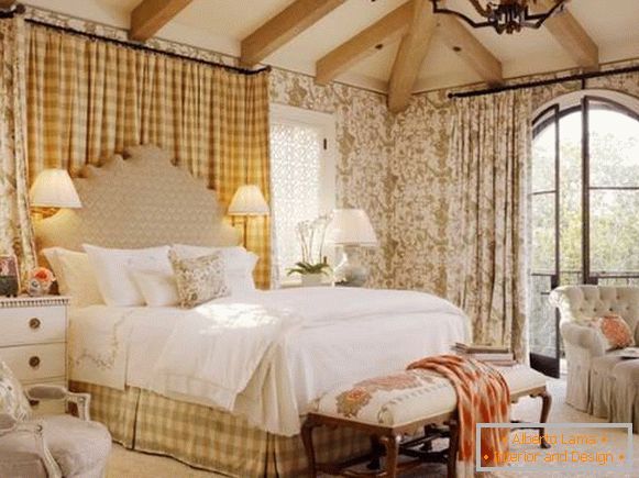 Papel pintado en el estilo de Provence para el dormitorio - foto en el diseño interior