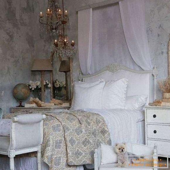 Dormitorio chebby chic - una foto en tonos grises