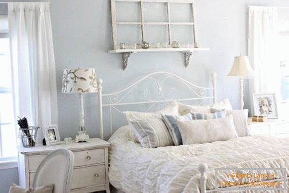 Dormitorio azul en el estilo de un elegante chic