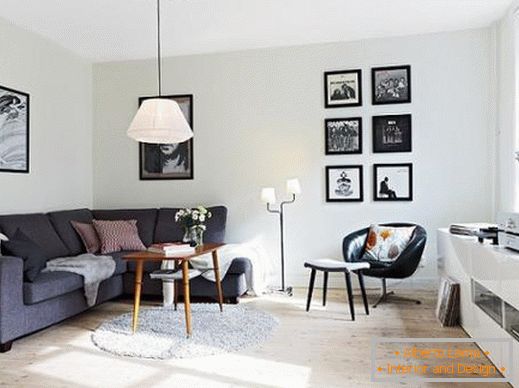 Contraste blanco y negro en el diseño de la sala de estar