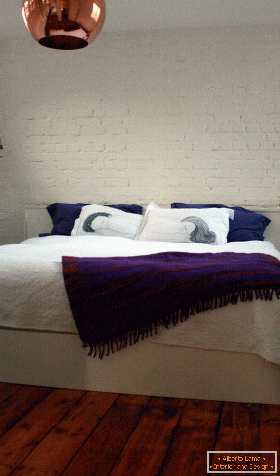 Dormitorio de un pequeño apartamento en Londres