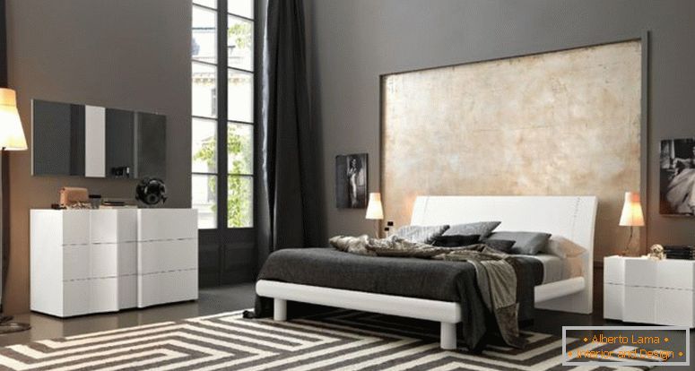 alfombra azul en el piso de madera en el extremo gris de la cama en el piso flotante en negro cama de madera oscura en el dormitorio principal de madera