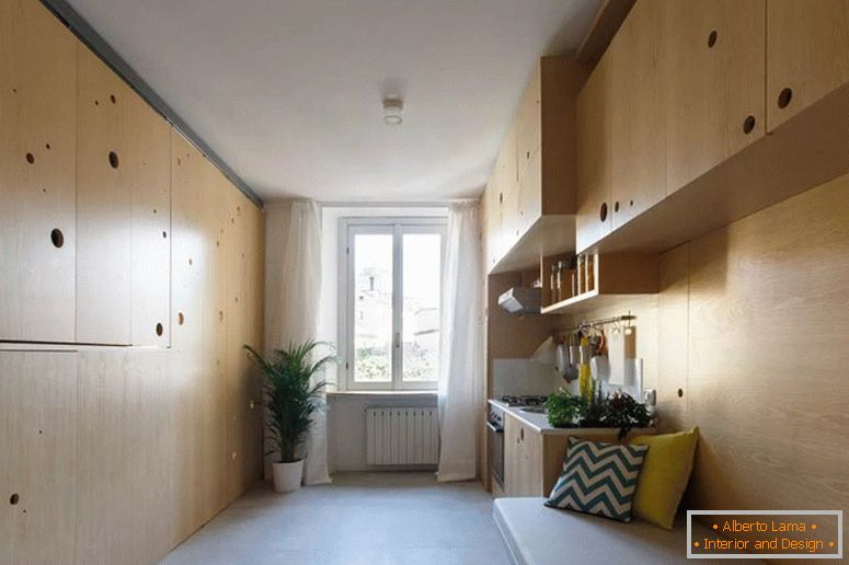 Interior de un pequeño apartamento espacioso