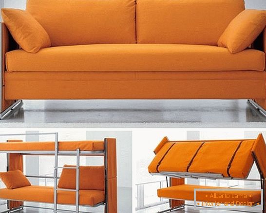 Muebles-transformador del sofá en una cama de dos niveles