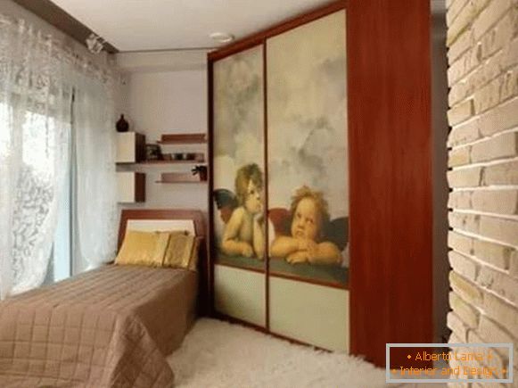 Armario de esquina trapezoidal en el dormitorio - foto en el diseño interior