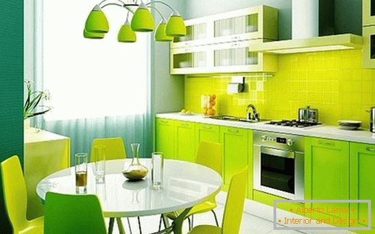 Acentos de colores brillantes en el diseño de la cocina