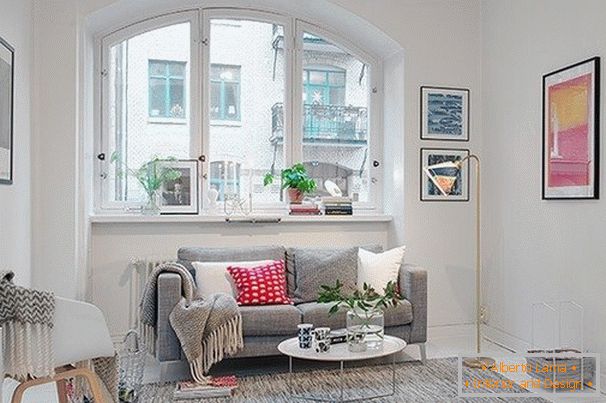 Sala de estar de un pequeño apartamento en estilo escandinavo