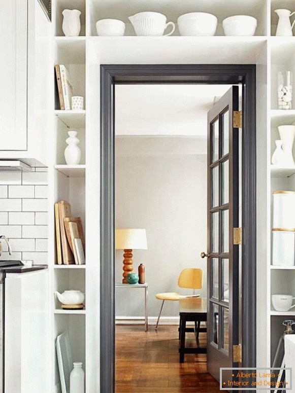 Hermosas puertas de cocina - foto con un armario alrededor