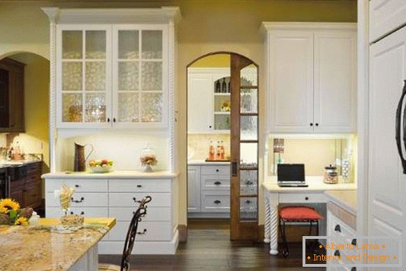 Puertas corredizas a la cocina - foto en el diseño interior
