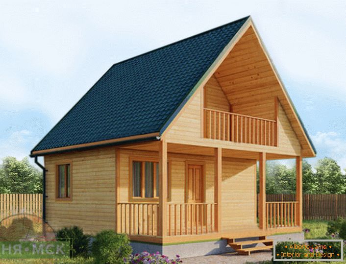 desde principios de primavera hasta finales de otoño. La casa hecha de madera está diseñada con una gran terraza y balcón, este proyecto es adecuado para las regiones del sur de Rusia.