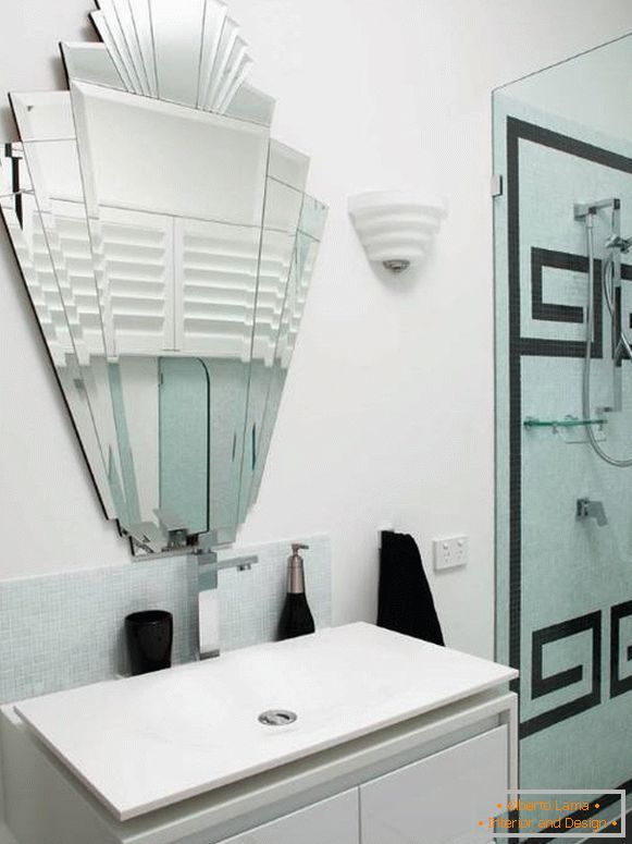 Espejo inusual sin borde para el baño