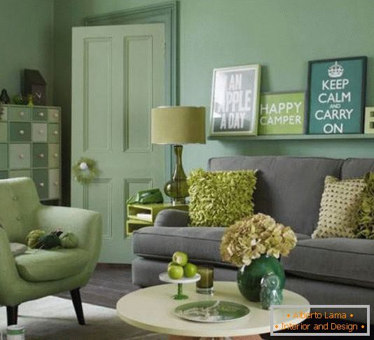 Elegante sala de estar en verde y gris